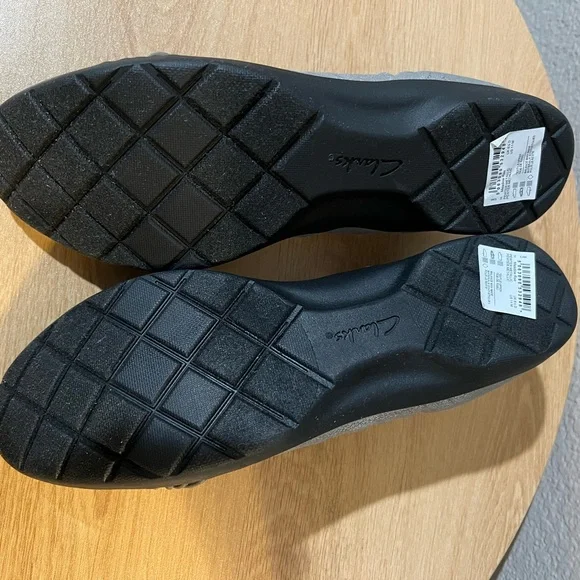 Clark’s Metallic Silver Flats Shoes Size 11 ~Brand New~ - Picture 4 of 4